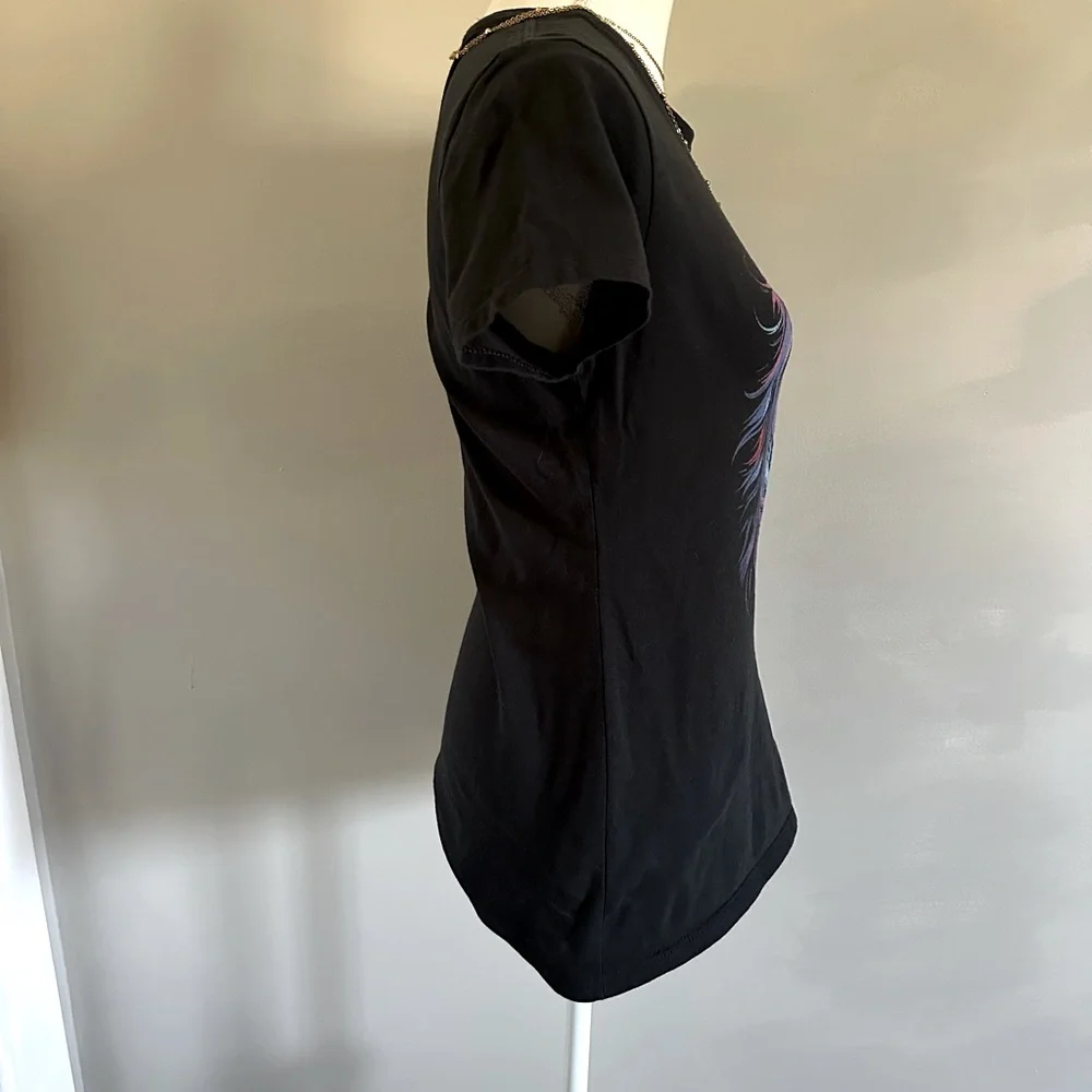 Multi color horse on black t shirt - Picture 3 of 5